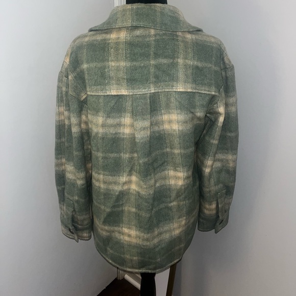 Green Women’s Flannel Jacket - Picture 2 of 3